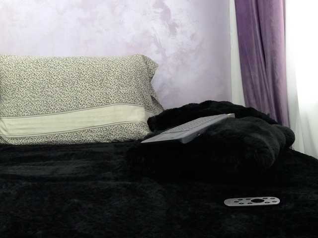 MonetCherry live cam preview