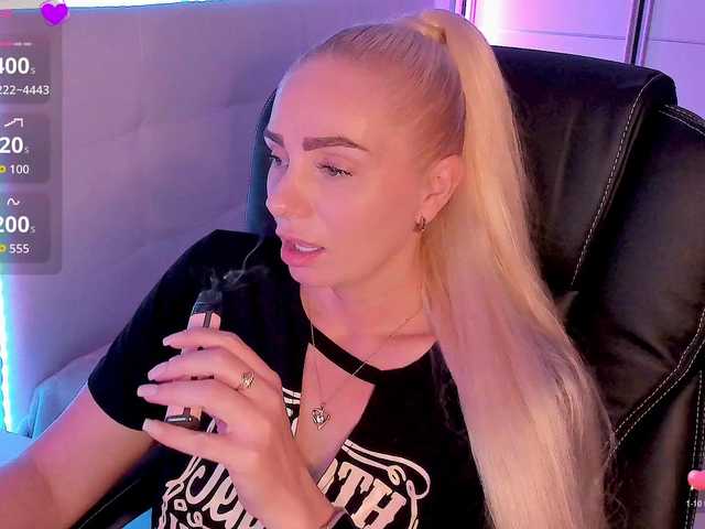 Dashulakiss1 live cam