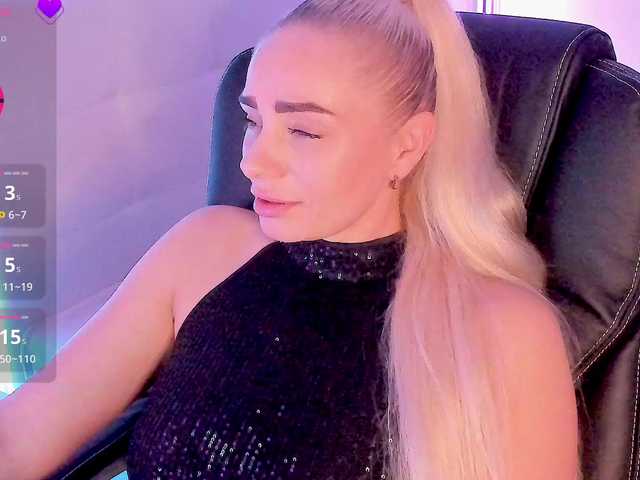 Dashulakiss1 live cam on BongaCams