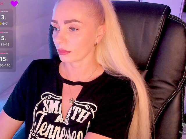 Dashulakiss1 live cam on BongaCams