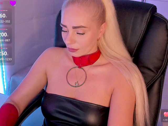 Dashulakiss1 live cam on BongaCams