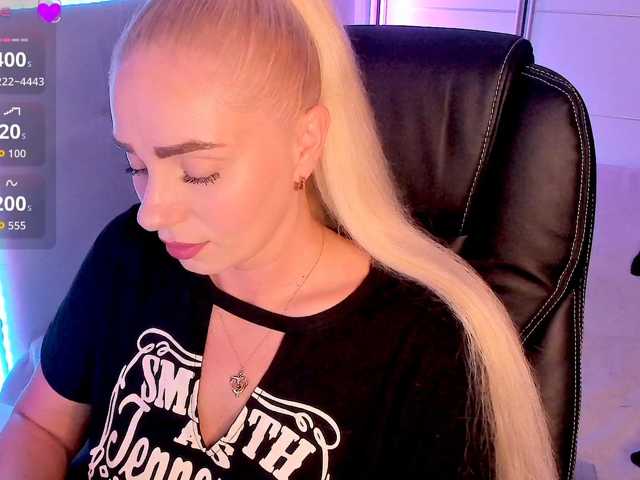 Dashulakiss1 live cam on BongaCams