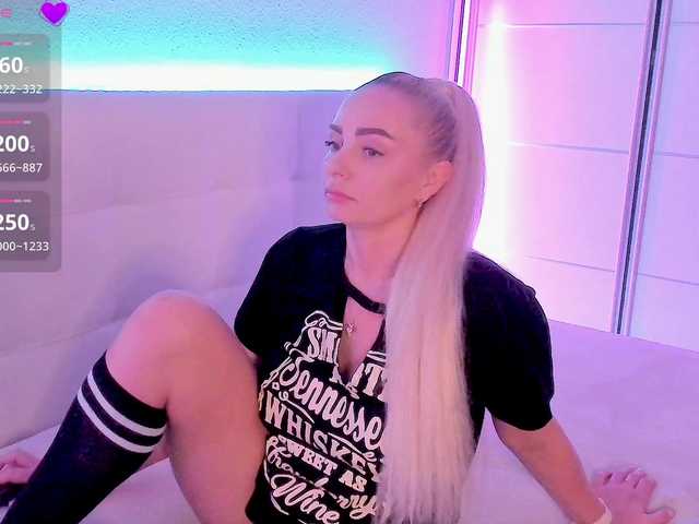 Dashulakiss1 live cam on BongaCams