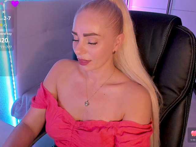Dashulakiss1 live cam on BongaCams