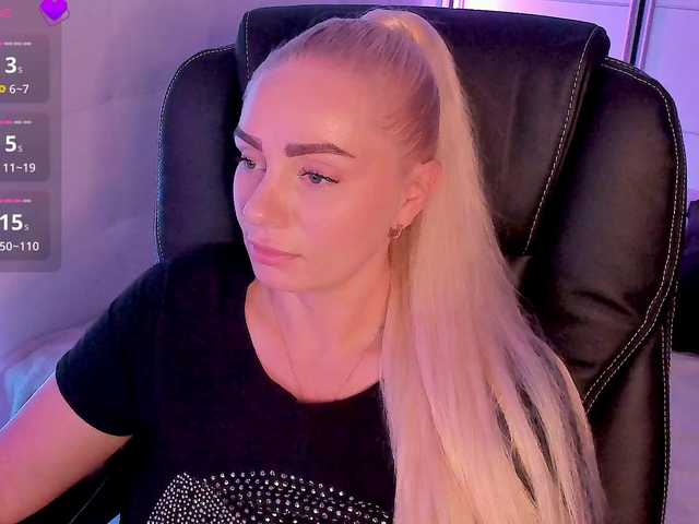 Dashulakiss1 live cam on BongaCams
