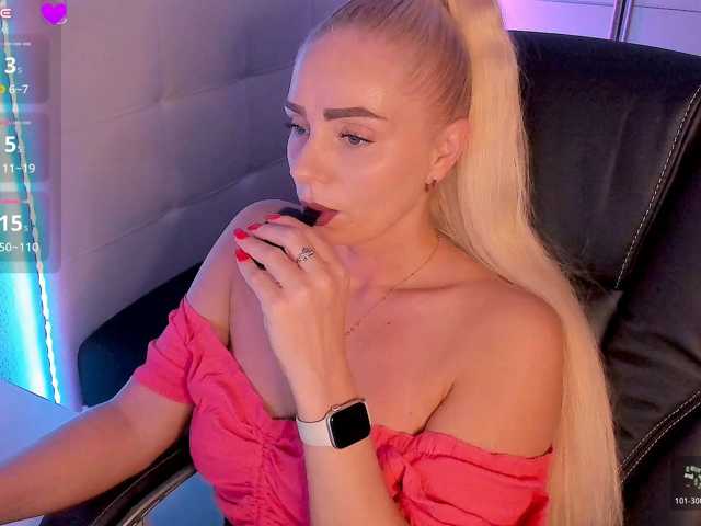 Dashulakiss1 live cam on BongaCams