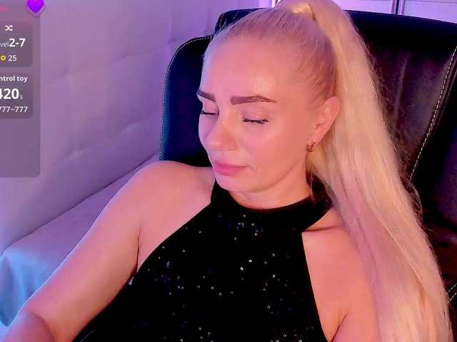 Dashulakiss1 live cam on BongaCams