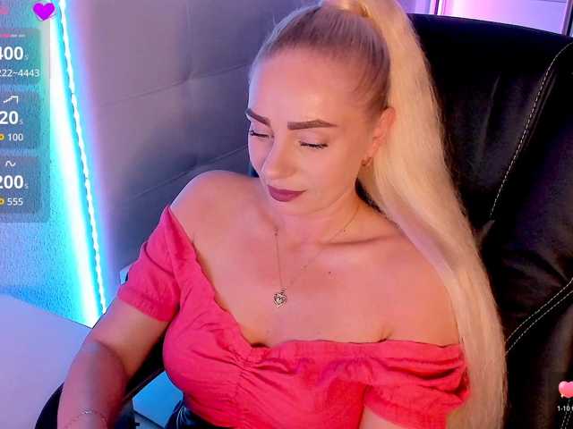 Dashulakiss1 live cam on BongaCams