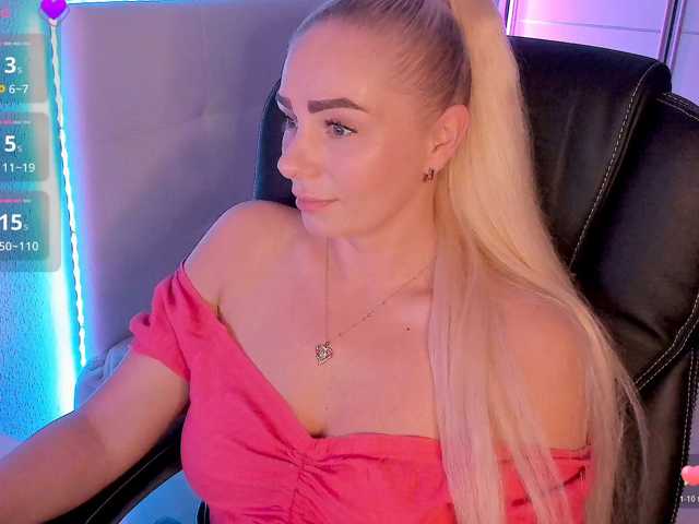 Dashulakiss1 live cam on BongaCams
