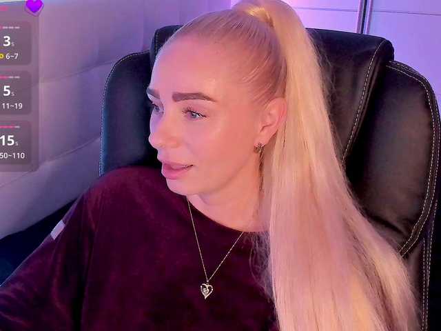 Dashulakiss1 live cam on BongaCams
