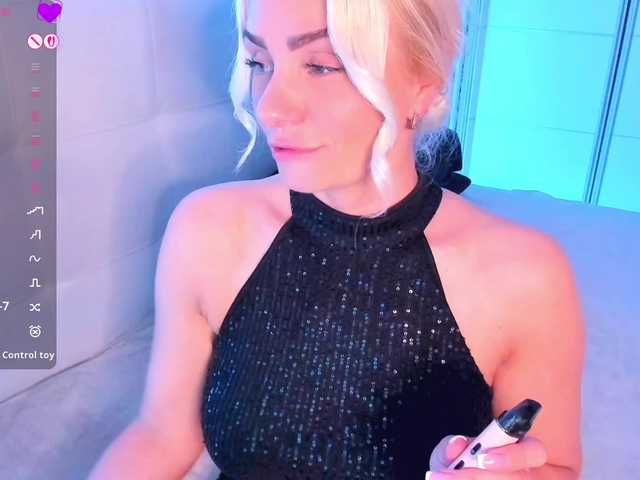 Dashulakiss1 live cam on BongaCams