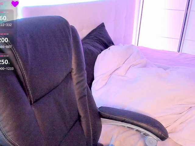 Dashulakiss1 live cam on BongaCams