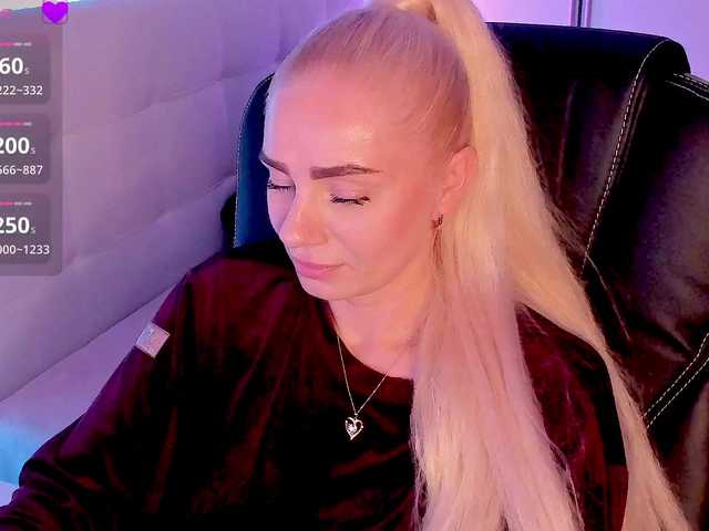 Dashulakiss1 live cam on BongaCams