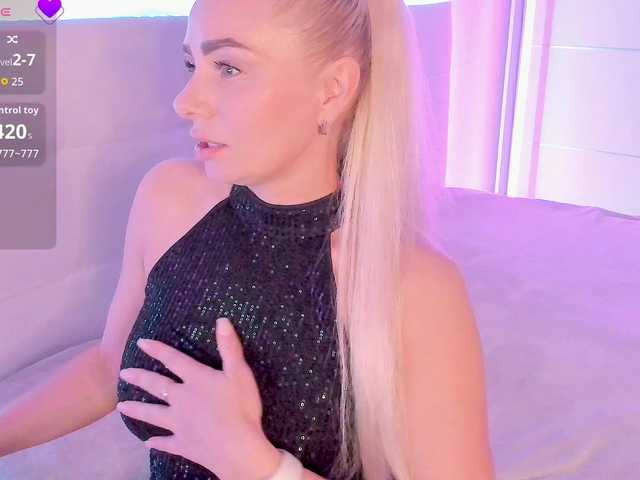 Dashulakiss1 live cam on BongaCams
