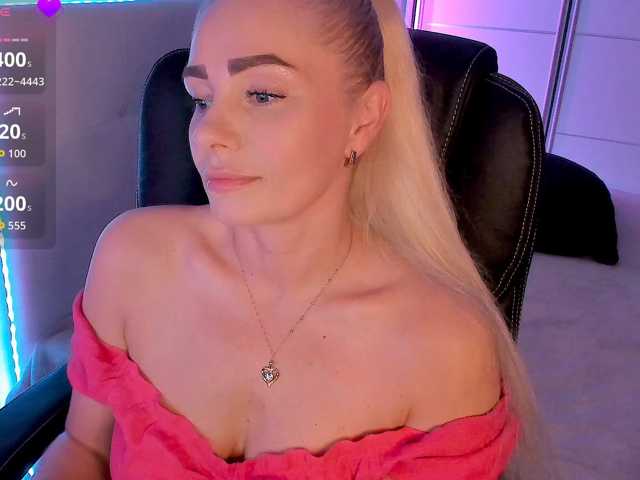 Dashulakiss1 live cam on BongaCams