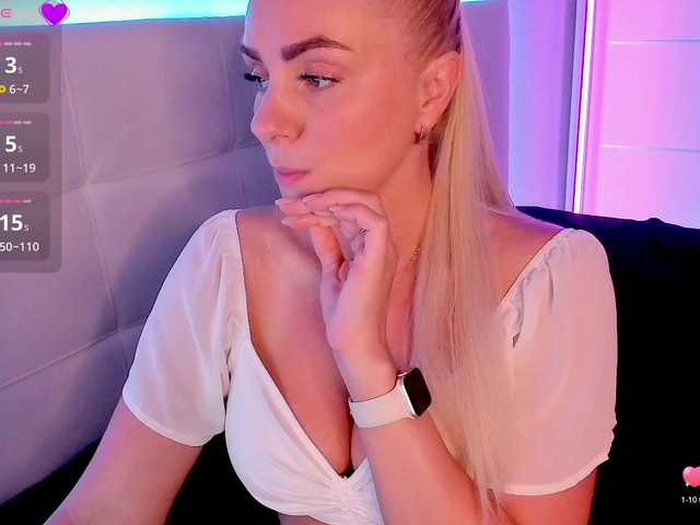 Dashulakiss1 live cam on BongaCams