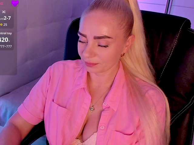Dashulakiss1 live cam on BongaCams