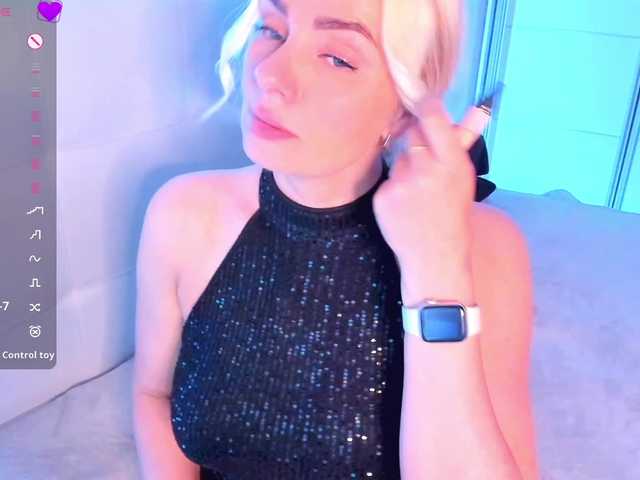 Dashulakiss1 live cam on BongaCams