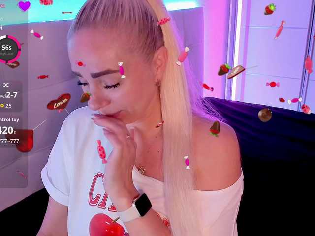 Dashulakiss1 live cam on BongaCams