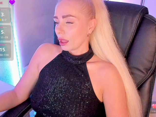 Dashulakiss1 live cam on BongaCams