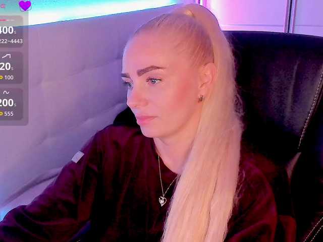 Dashulakiss1 live cam on BongaCams