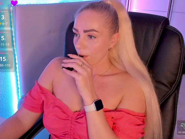 Dashulakiss1 live cam on BongaCams
