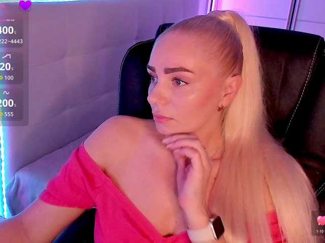 Dashulakiss1 live cam on BongaCams