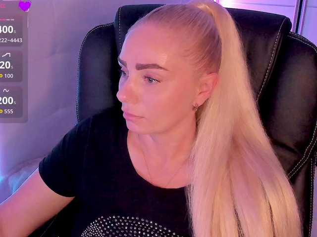 Dashulakiss1 live cam on BongaCams