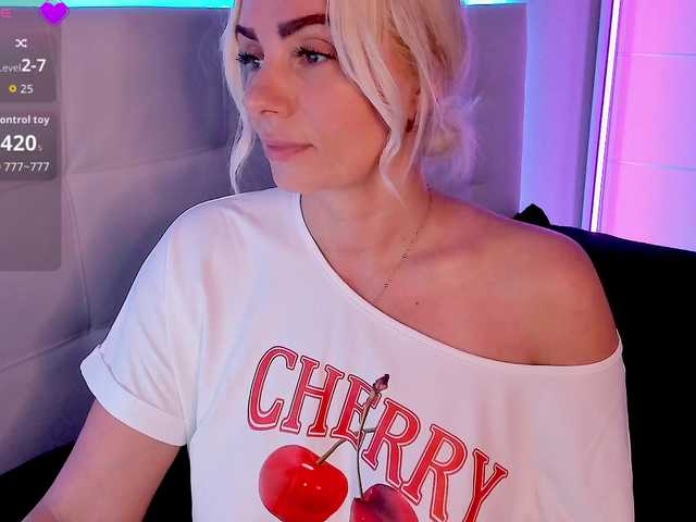 Dashulakiss1 live cam on BongaCams