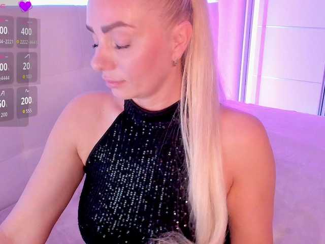 Dashulakiss1 live cam on BongaCams