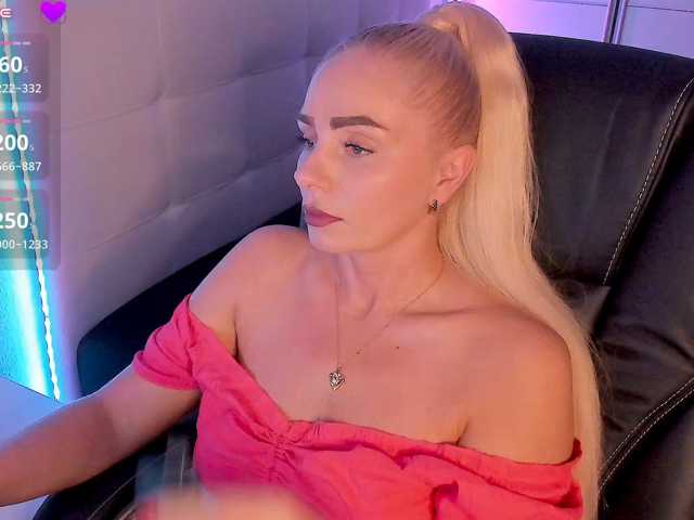 Dashulakiss1 live cam on BongaCams