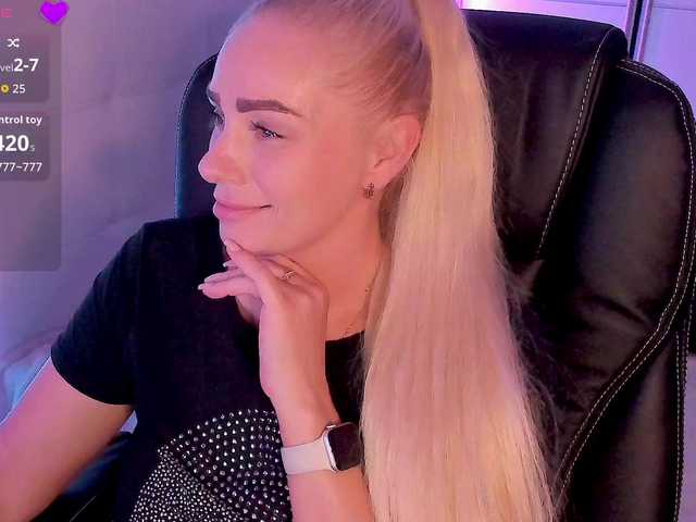Dashulakiss1 live cam on BongaCams