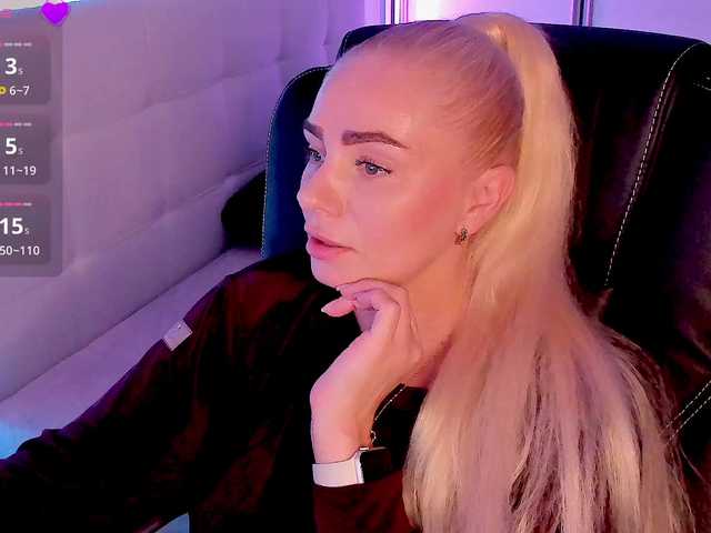 Dashulakiss1 live cam on BongaCams
