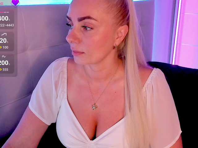 Dashulakiss1 live cam on BongaCams