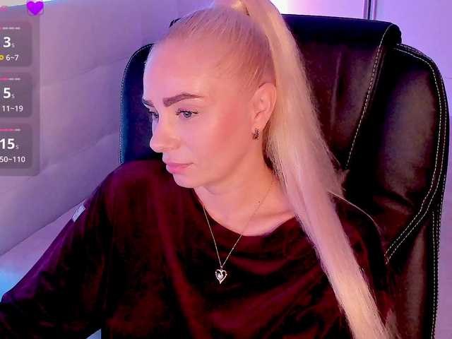 Dashulakiss1 live cam on BongaCams
