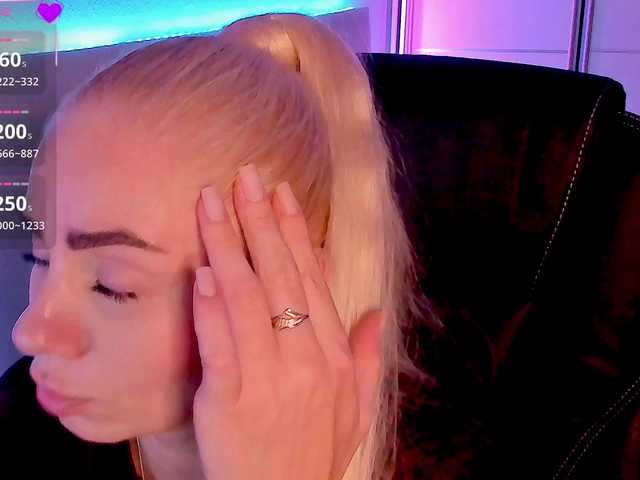 Dashulakiss1 live cam on BongaCams