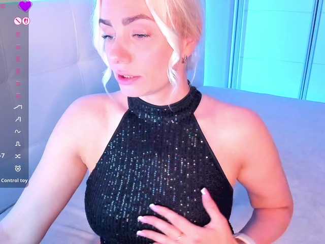 Dashulakiss1 live cam on BongaCams