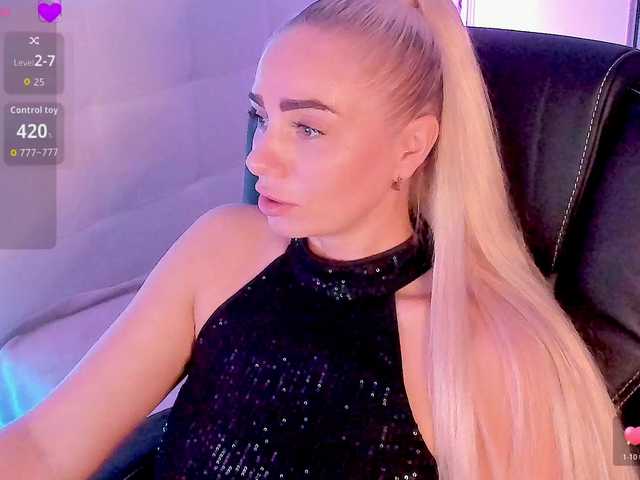 Dashulakiss1 live cam on BongaCams