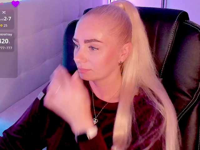 Dashulakiss1 live cam on BongaCams