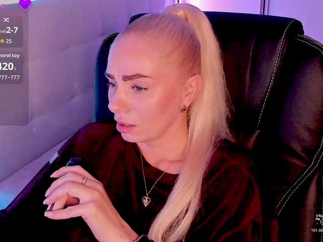 Dashulakiss1 live cam on BongaCams