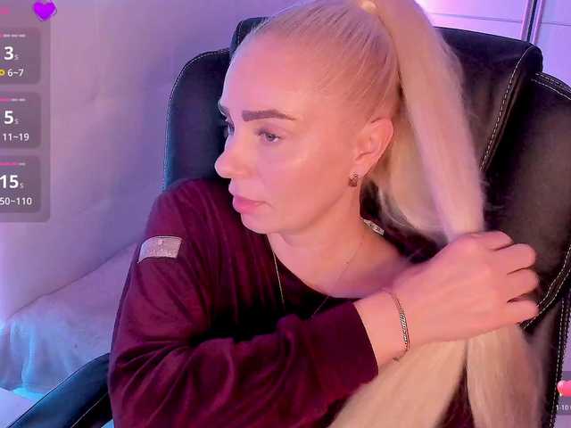 Dashulakiss1 live cam on BongaCams