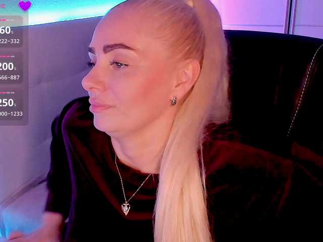 Dashulakiss1 live cam on BongaCams