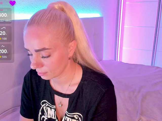 Dashulakiss1 live cam on BongaCams
