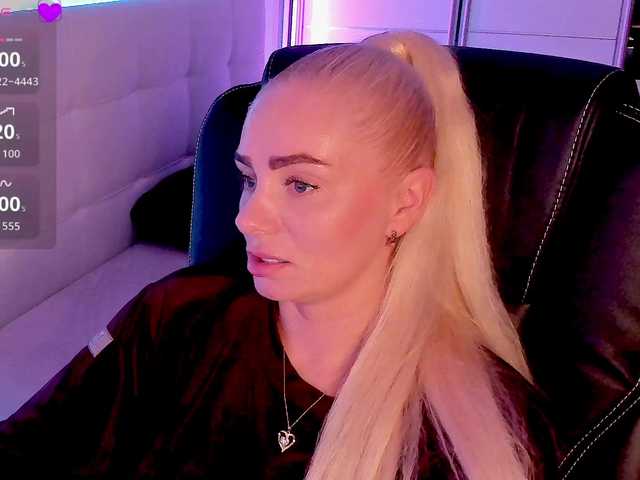 Dashulakiss1 live cam on BongaCams