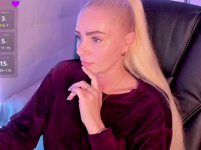 Dashulakiss1 live cam on BongaCams
