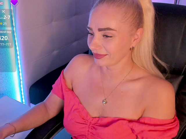 Dashulakiss1 live cam on BongaCams