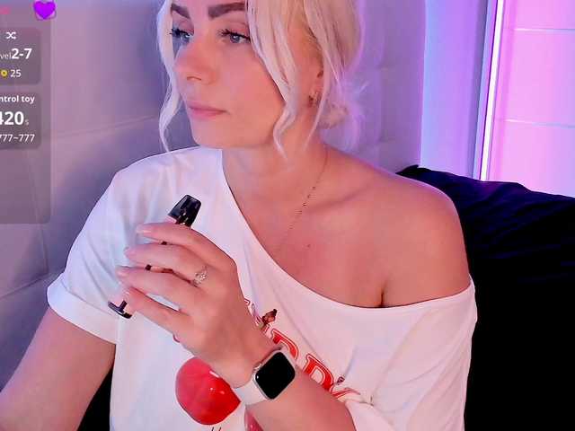 Dashulakiss1 live cam on BongaCams
