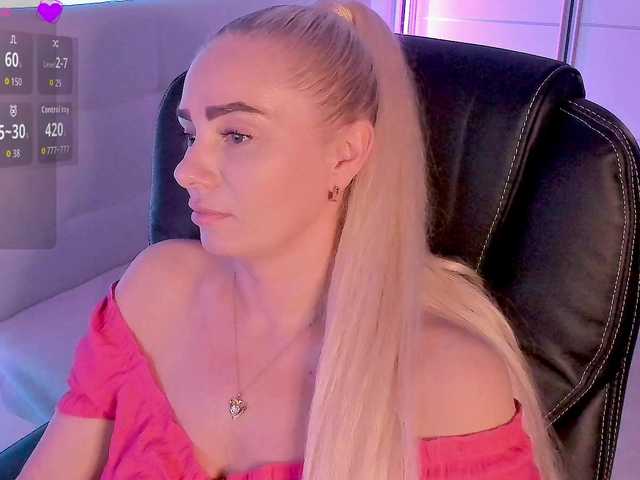 Dashulakiss1 live cam on BongaCams