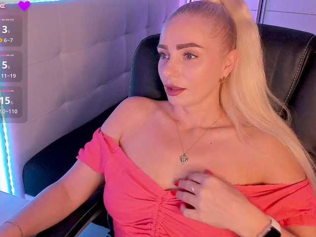 Dashulakiss1 live cam on BongaCams