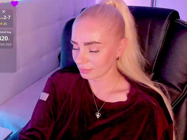 Dashulakiss1 live cam on BongaCams